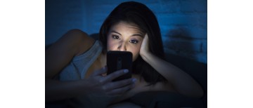 Kā ZILĀ GAISMA bojā Tavu ādu un – ko iesākt?